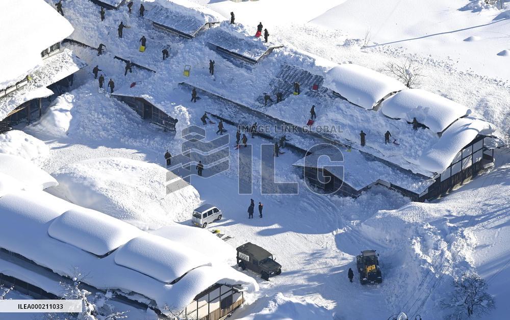 Heavy snow in northeastern Japan