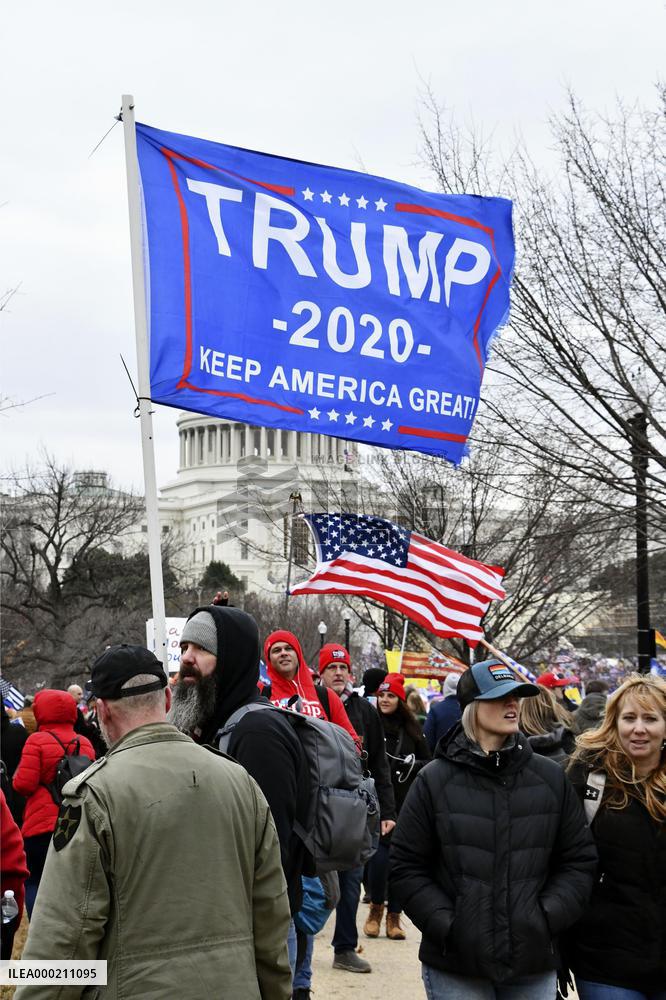 Trump supporters march toward Capitol