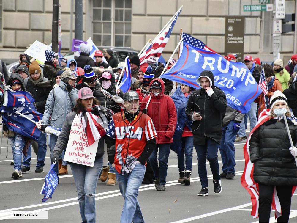 Trump supporters march toward Capitol