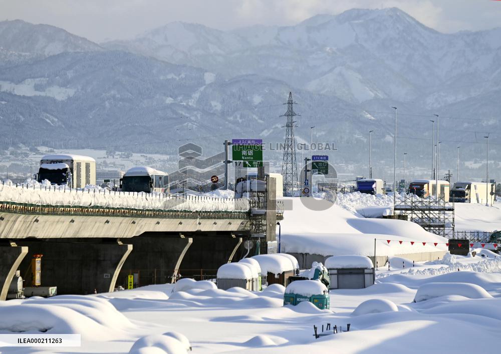 Heavy snow in central Japan