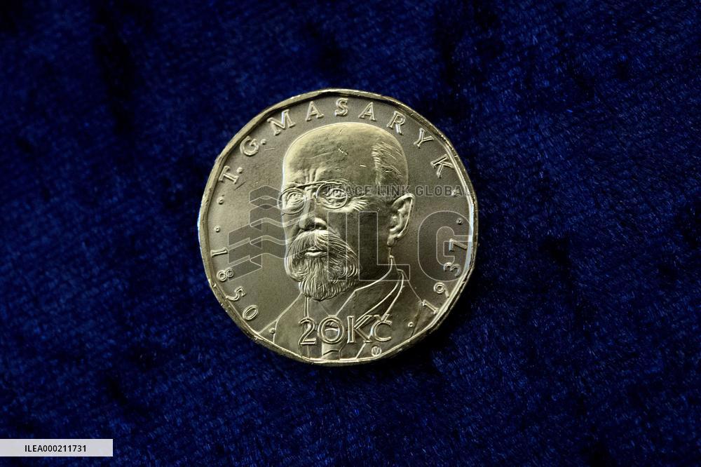 20-crown coin with portrait of Tomas Garrigue Masaryk