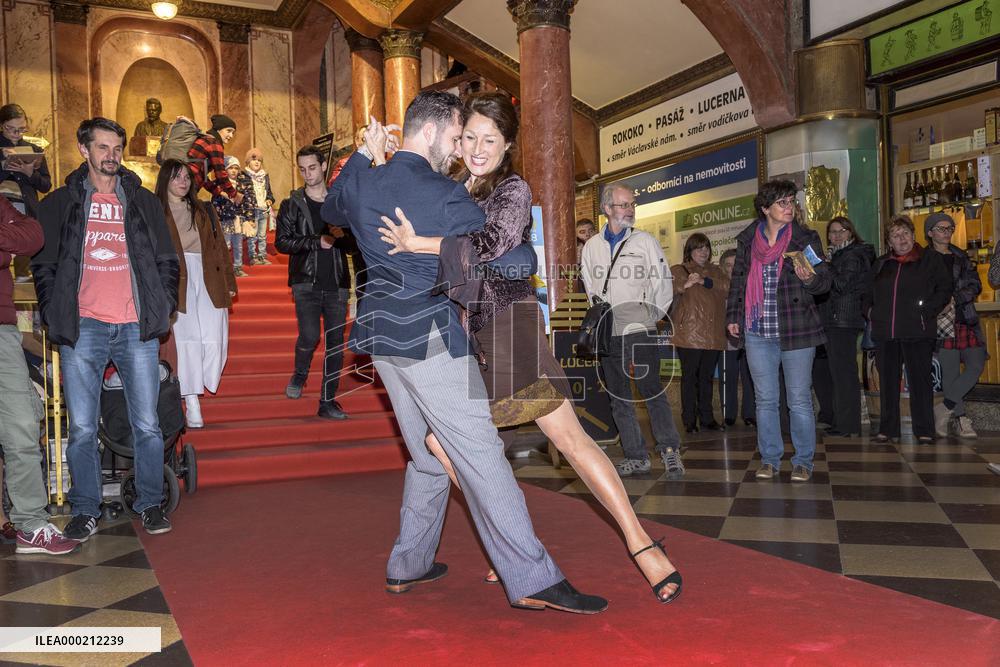 Tango at the Lucerna passage