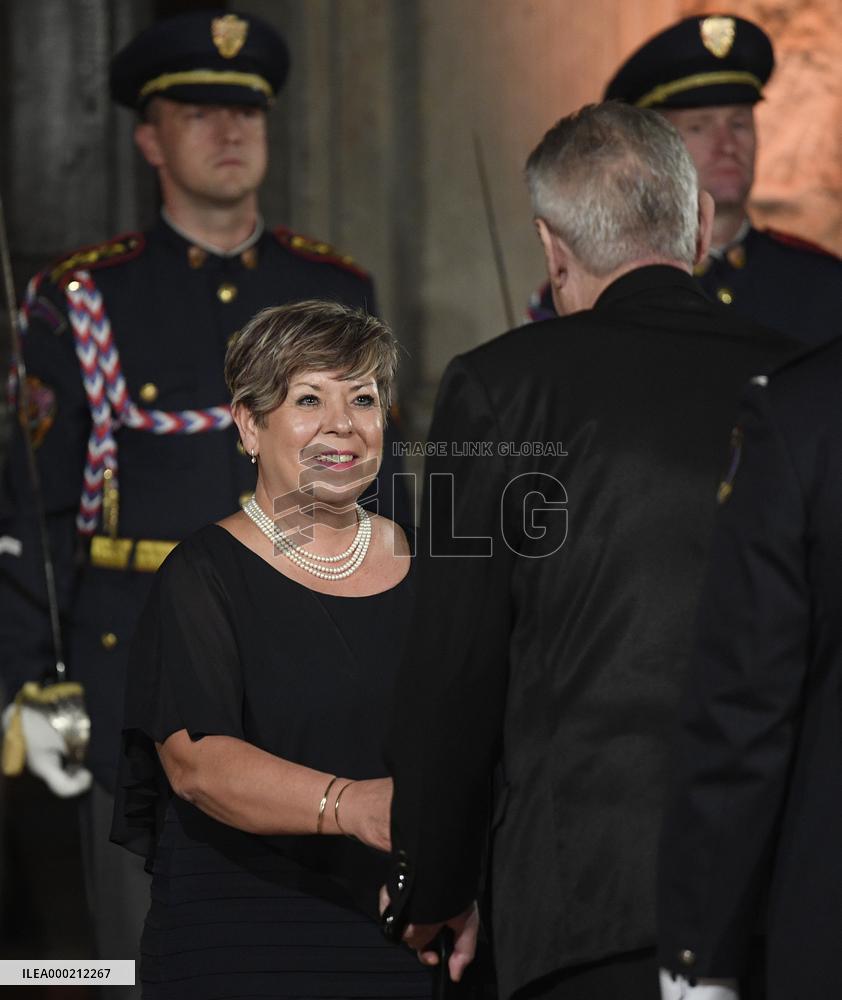 Milos Zeman, Ivanka Kohoutova