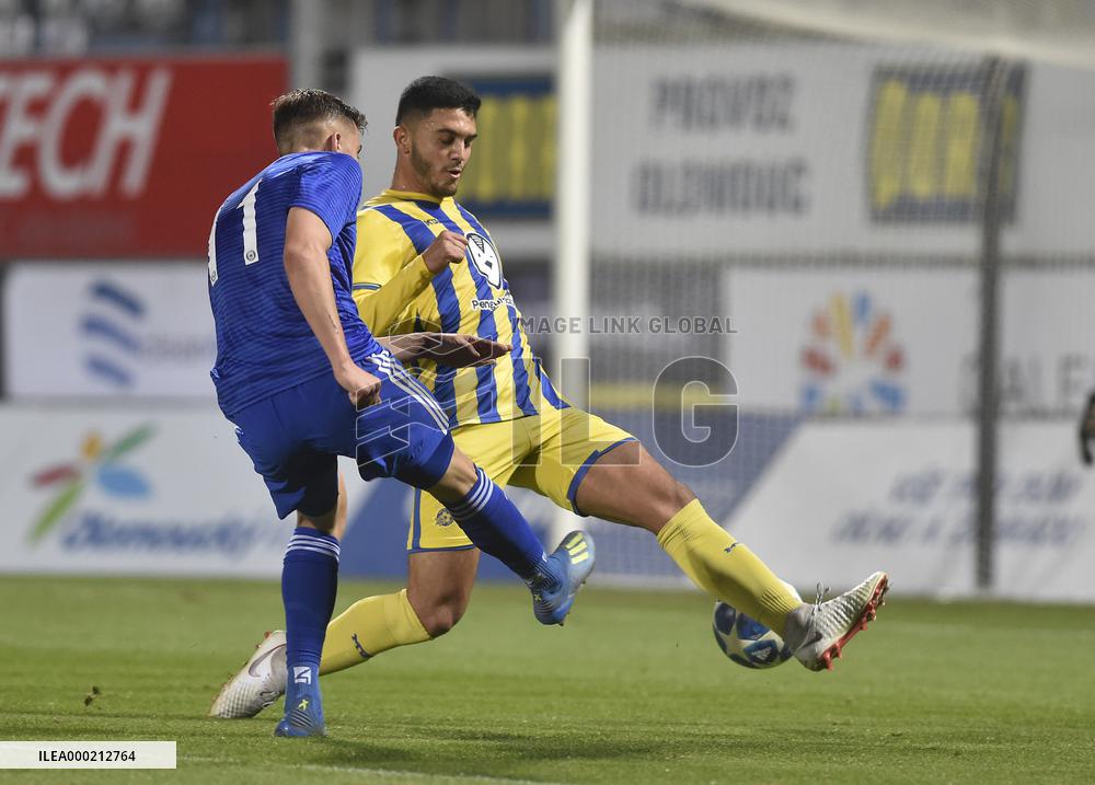 Stepan Langer, Alon Strosberg