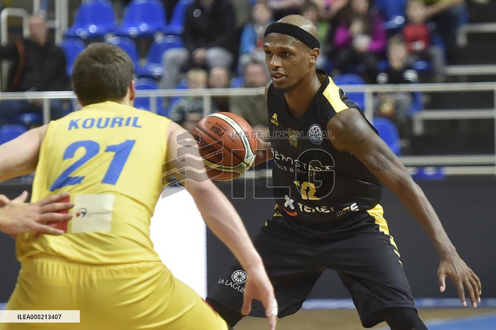 Radovan Kouril, Thaddus McFadden