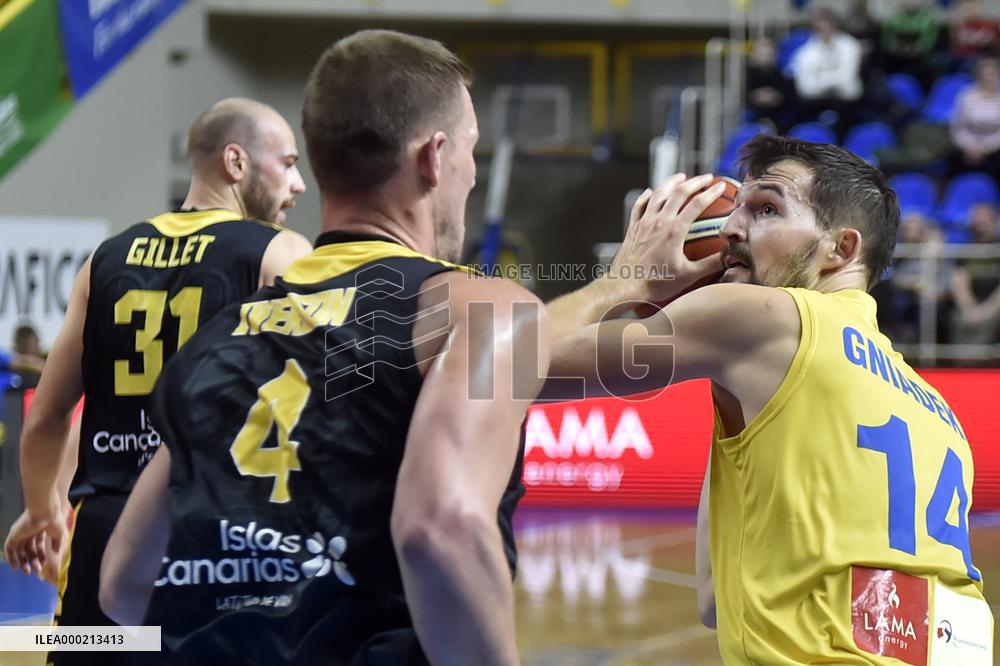 PIERRE-ANTOINE GILLET, COLTON IVERSON, MARTIN GNIADEK