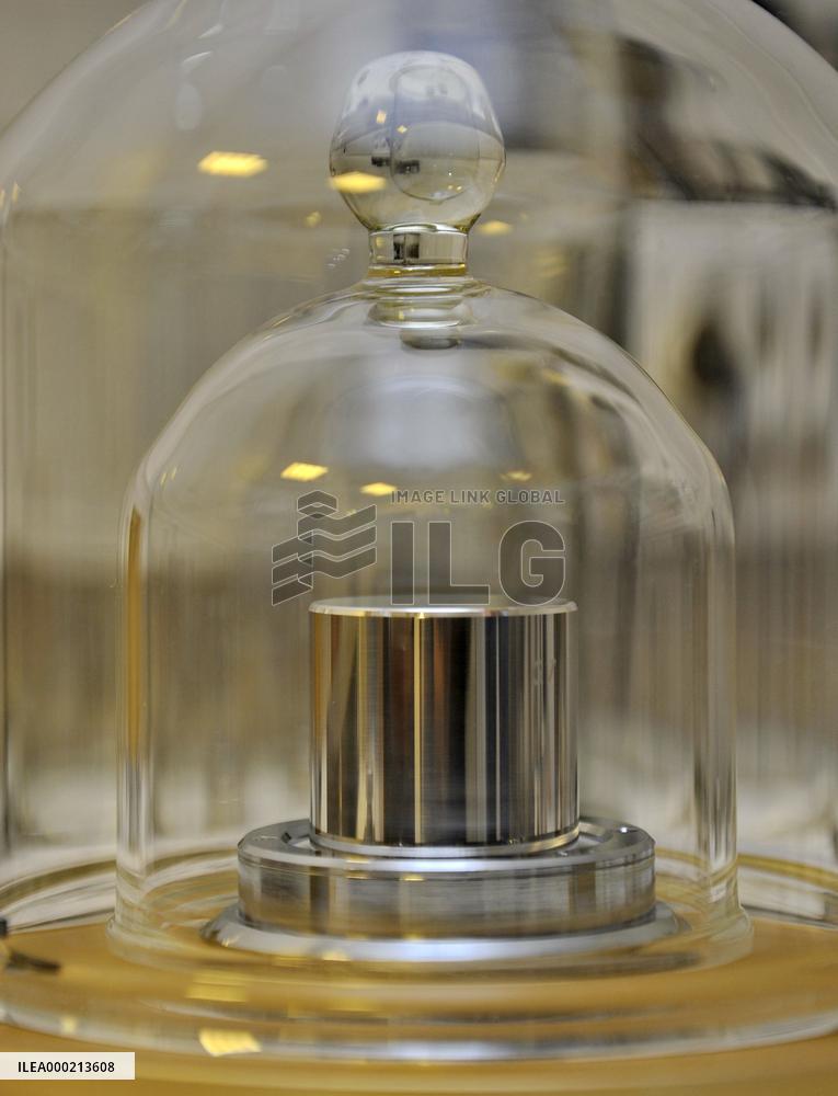 kilogram standard, platinum and iridium alloy cylinder