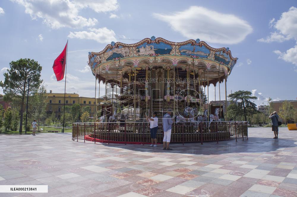 Tirana, Skanderbeg Square, carousel