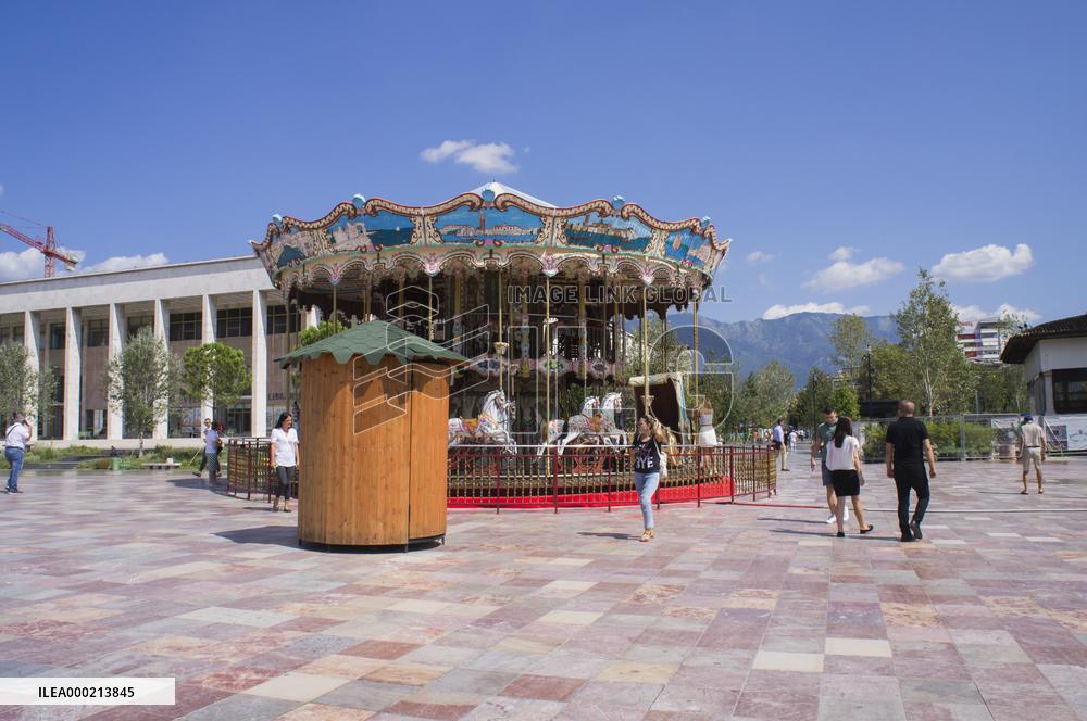 Tirana, Skanderbeg Square, carousel