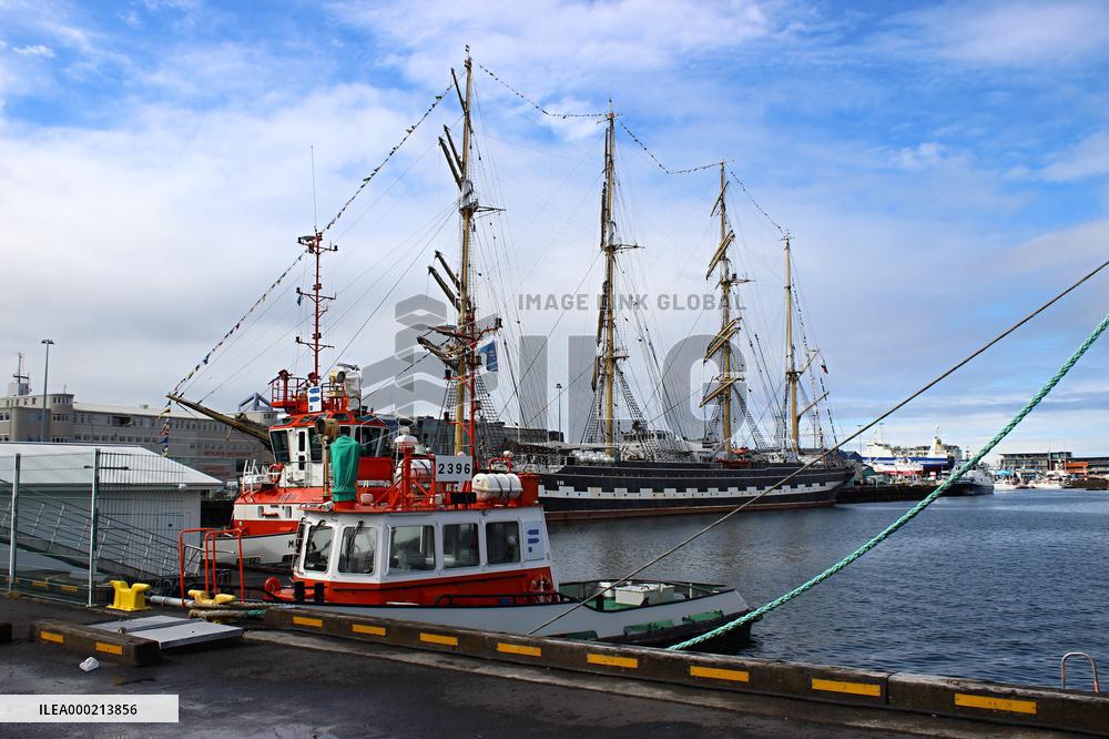 Reykjavik photo, port, sail boat, sailing ship