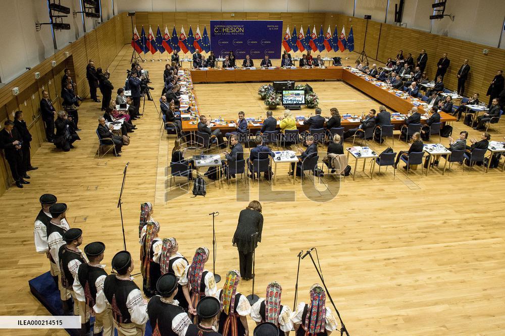 Friends of Cohesion, meeting