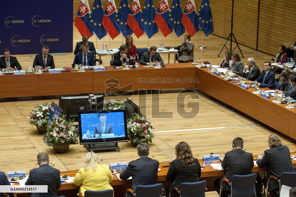 Friends of Cohesion, meeting