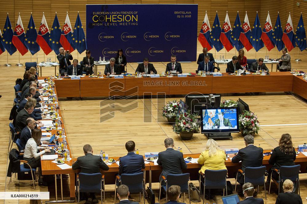 Friends of Cohesion, meeting