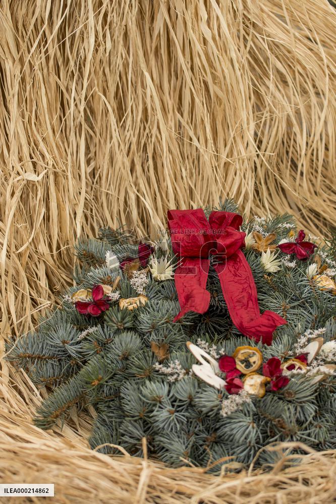 Christmas, Christmas decoration, Christmas wreath, coniferous branches, natural Christmas decoration, floristry