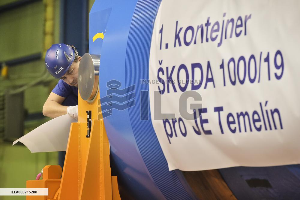 Skoda JS plant, the first Skoda 1000 container for spent fuel from Temelin nuclear power plant