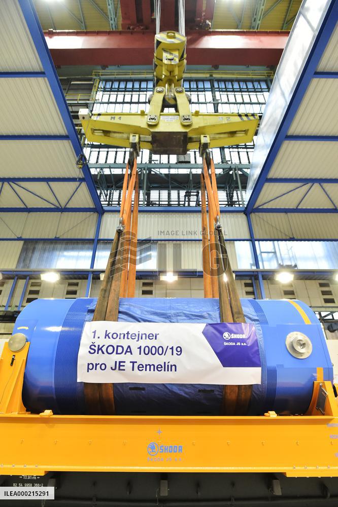 Skoda JS plant, the first Skoda 1000 container for spent fuel from Temelin nuclear power plant