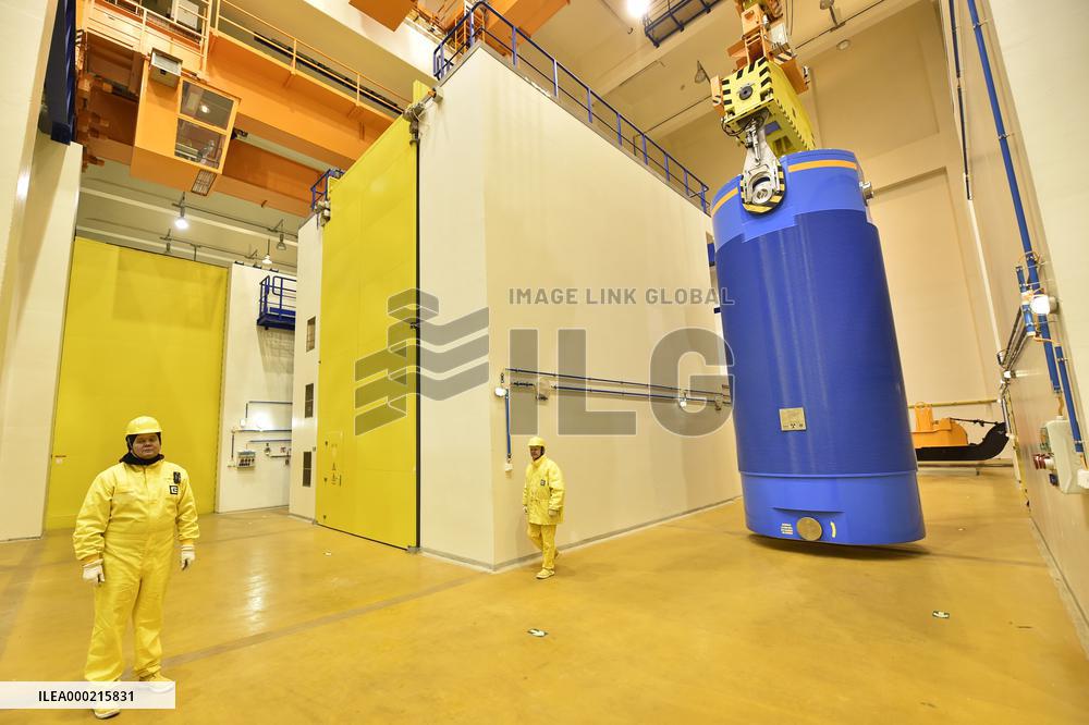 Temelin nuclear power plant, first container for spent nuclear fuel