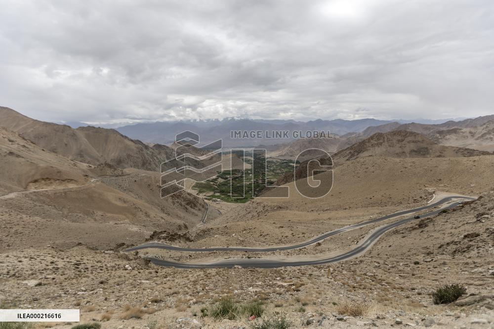 Mountain road, Himalayas, Ladakh, Kashmir, India