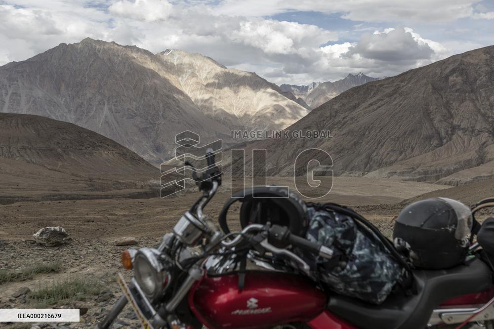 Mountain road, motorcycle, Himalayas, Ladakh, Kashmir, India