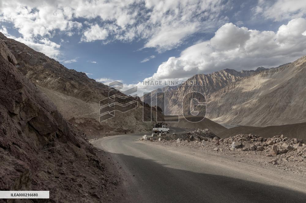 Mountain road, car, Himalayas, Ladakh, Kashmir, India