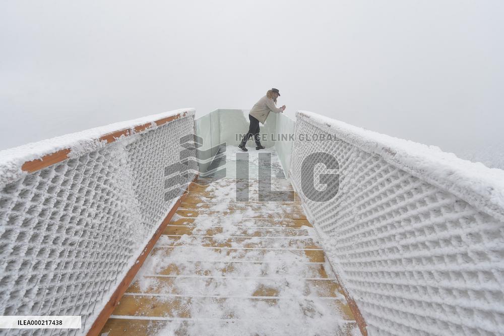 Valaska panoramic trail, skywalk, snow, footbridge