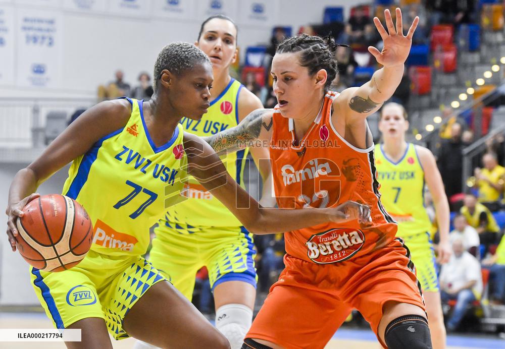 Valeriane Ayayi, Jacki Gemelos