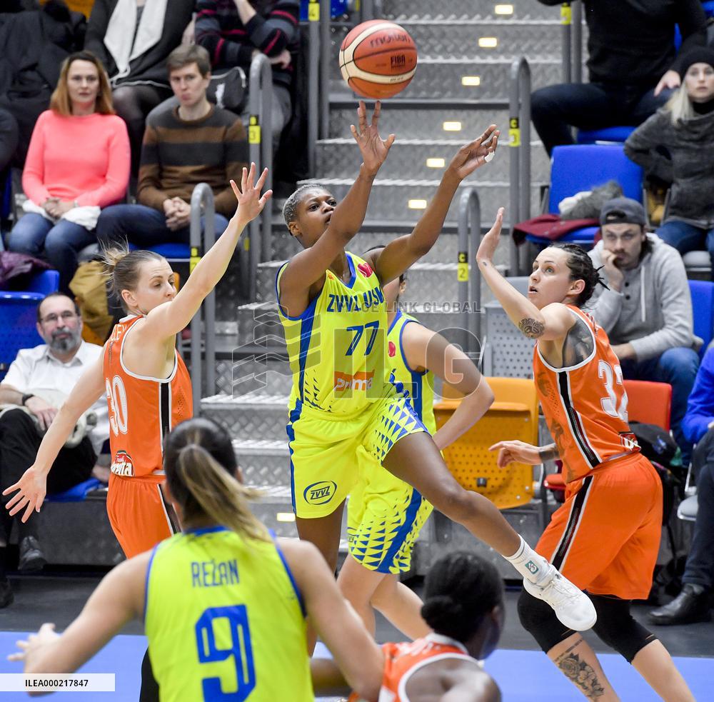 Allie Quigley, Valeriane Ayayi, Jacki Gemelos