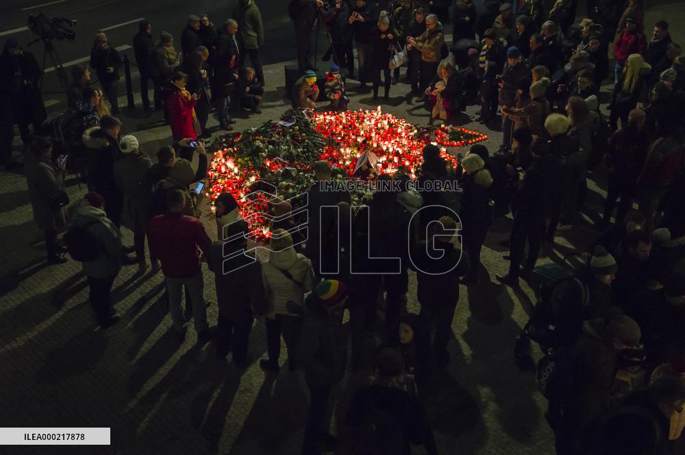 50th anniversary of Palach's death, memorial plaque for Jan Palach, piety, candles