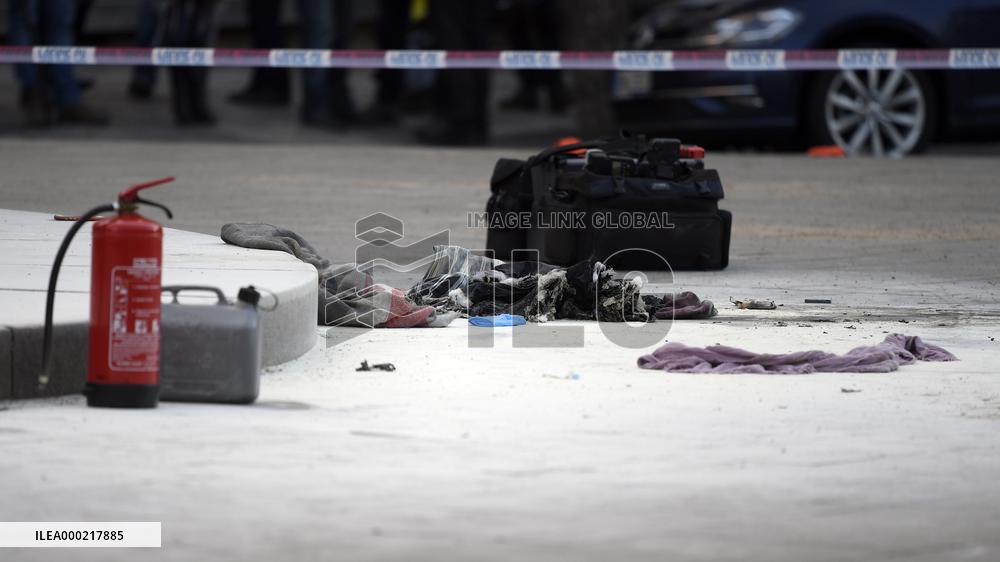 Wenceslas Square in Prague, man set himself on fire, scene