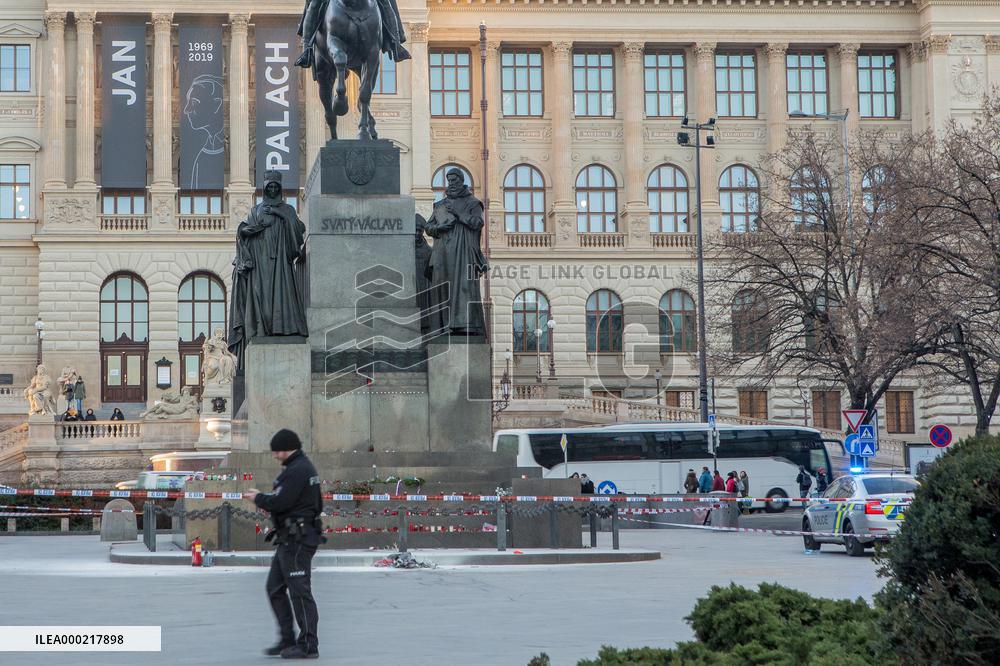 Wenceslas Square in Prague, man set himself on fire, police, scene