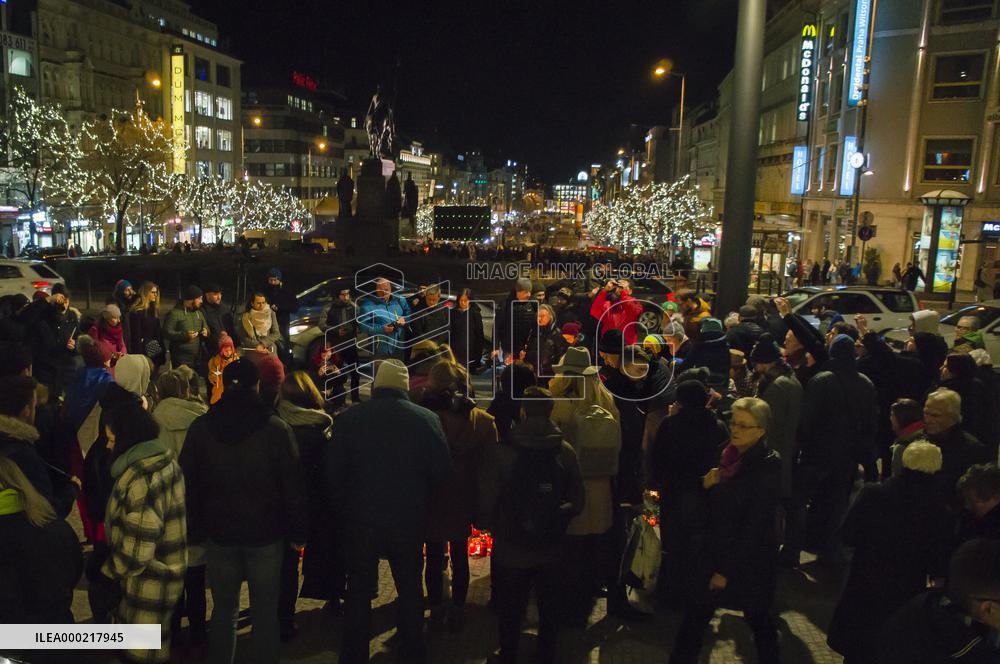 Wenceslas Square, 50th anniversary of Palach's death, memorial plaque for Jan Palach, piety, candles