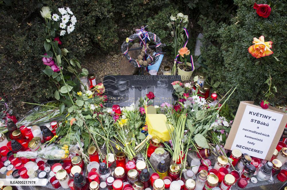 Wenceslas Square, 50th anniversary of Palach's death, Jan Palach and Jan Zajic memorial plaque, piety, candles