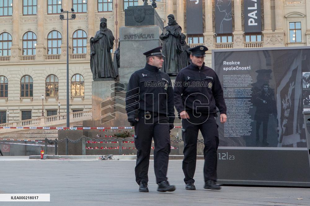 Wenceslas Square in Prague, man set himself on fire, police, scene