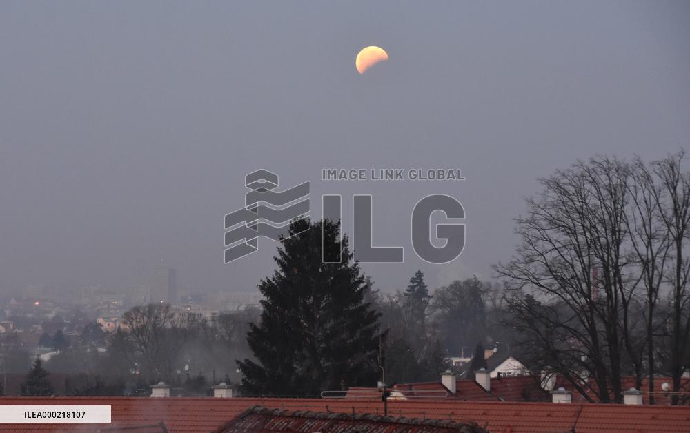 Moon, total lunar eclipse