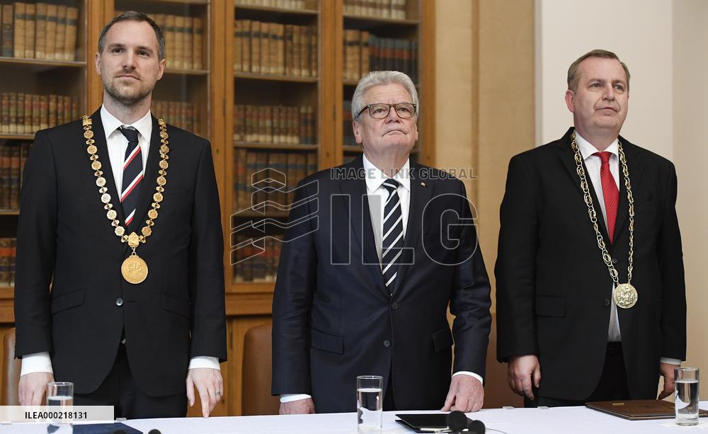 ZDENEK HRIB, JOACHIM GAUCK, TOMAS ZIMA