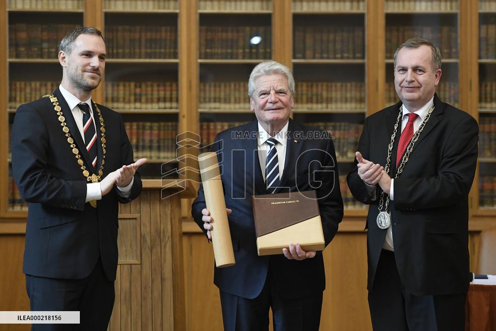 ZDENEK HRIB, JOACHIM GAUCK, TOMAS ZIMA