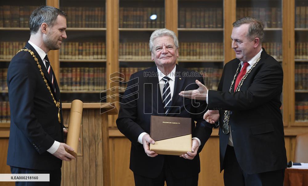 ZDENEK HRIB, JOACHIM GAUCK, TOMAS ZIMA