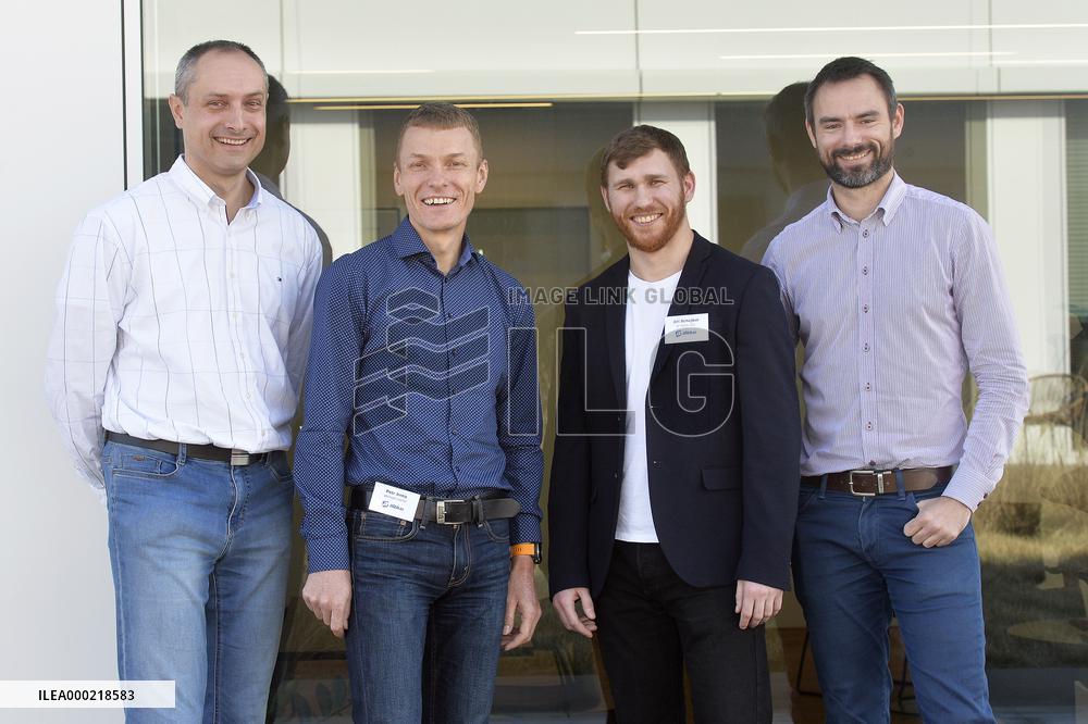 JIRI PONTR, PETR BENA, JIRI SCHEJBAL, TOMAS HAVRYLUK, online e-shop ALZA