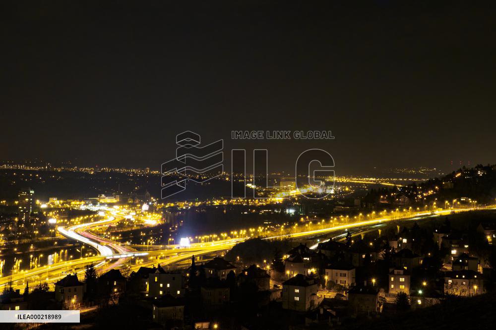 Night Prague, Barrandov Bridge, light tracks