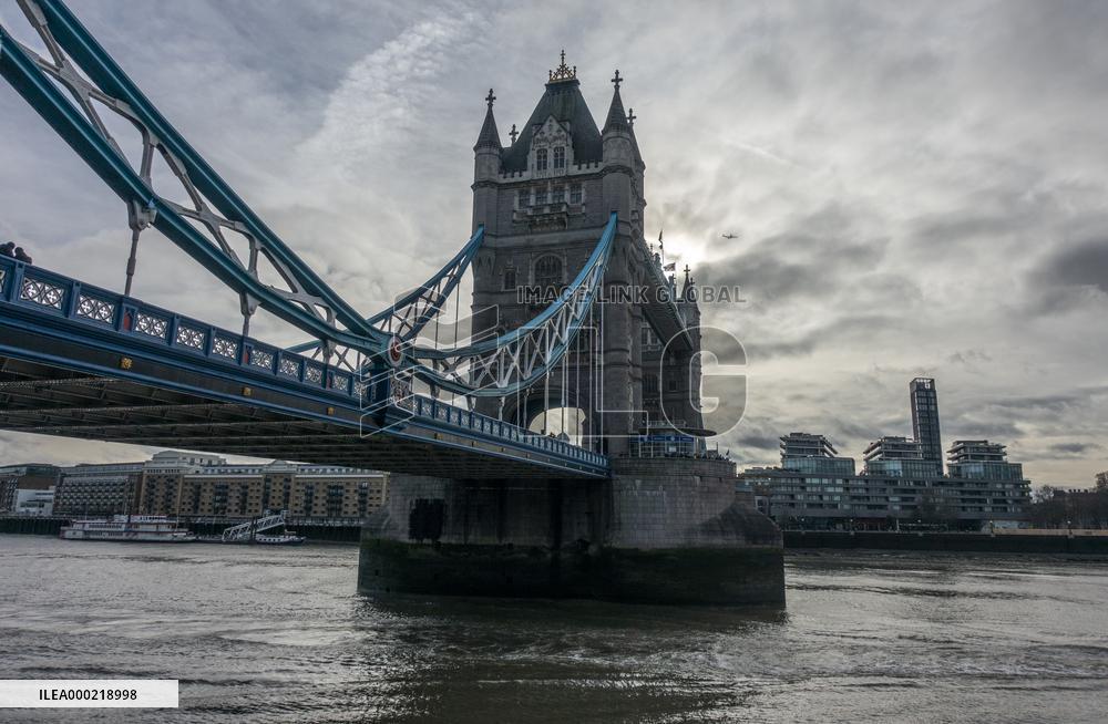 Tower Bridge, HMS Belfast (C35), London, River Thames