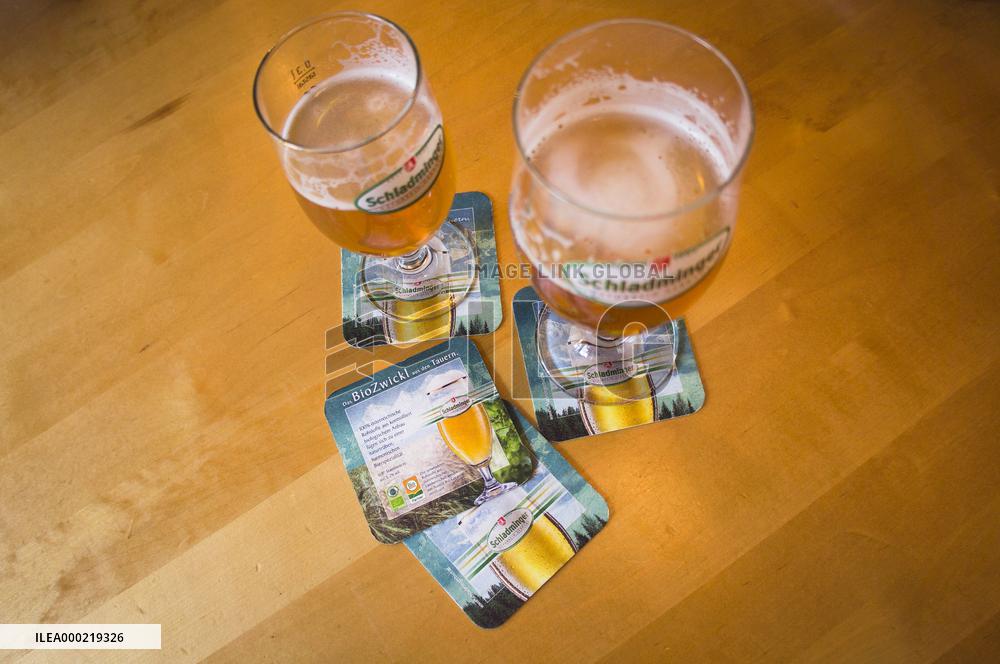 Schladming Brewery, Brauerei Schladming, Schladminger Beer, beer glass, half litre, pint, half, beer mat