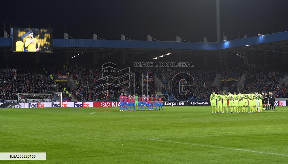 Soccer players of Viktoria Plzen  and Dinamo Zagreb pay respect to Emiliano Salu