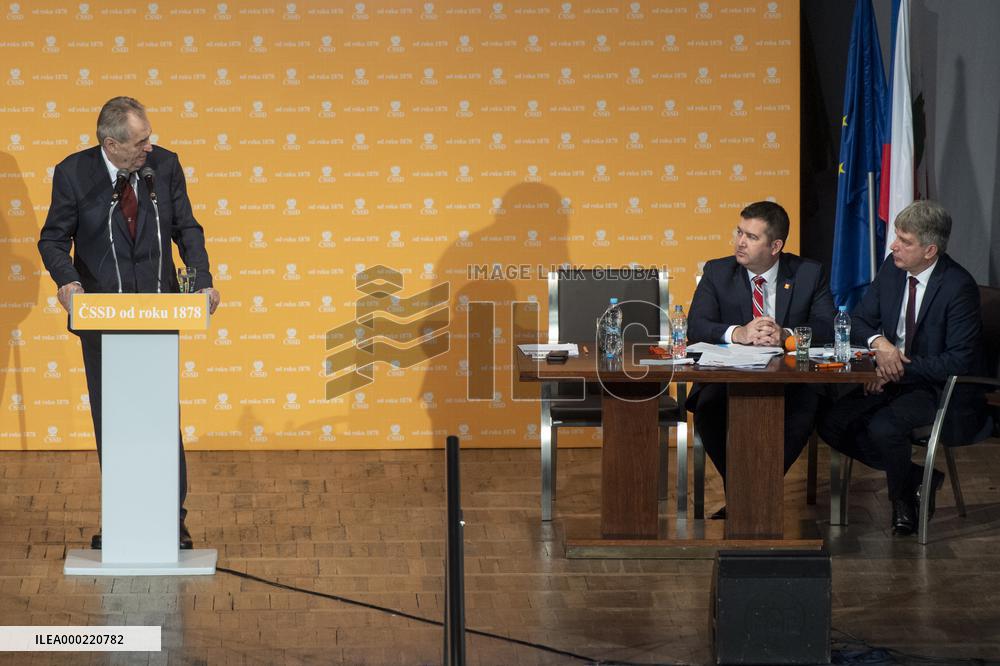 Milos Zeman, Jan Hamacek, Roman Onderka