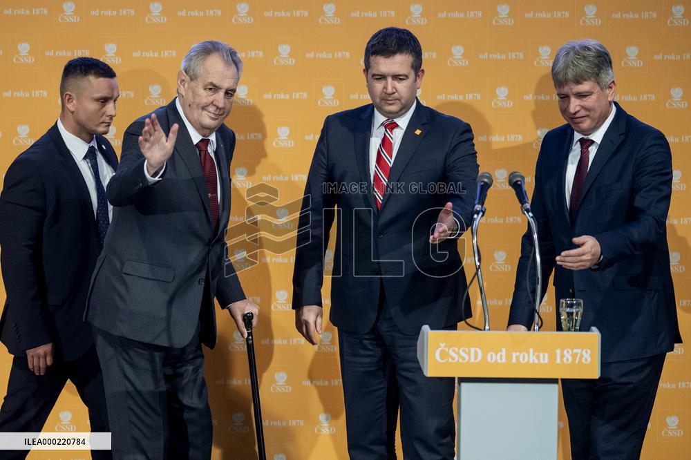 Milos Zeman, Jan Hamacek, Roman Onderka