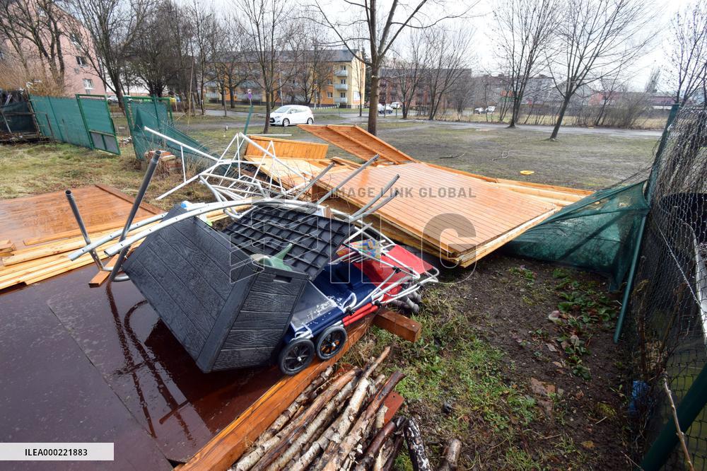 Consequences of night wind storm Eberhard in the Czech Republic