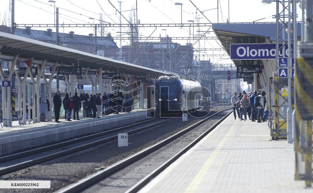 Consequences of night wind storm Eberhard in the Czech Republic, Train station Olomouc, delay