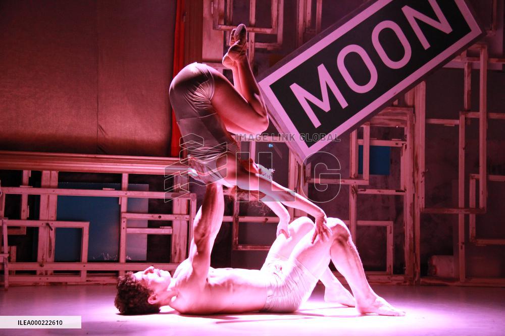 Cirk La Putyka, Memories of Fools, Variete Chamaleon