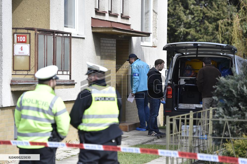 shooting in a house in Ostopovice, crime scene, police officers