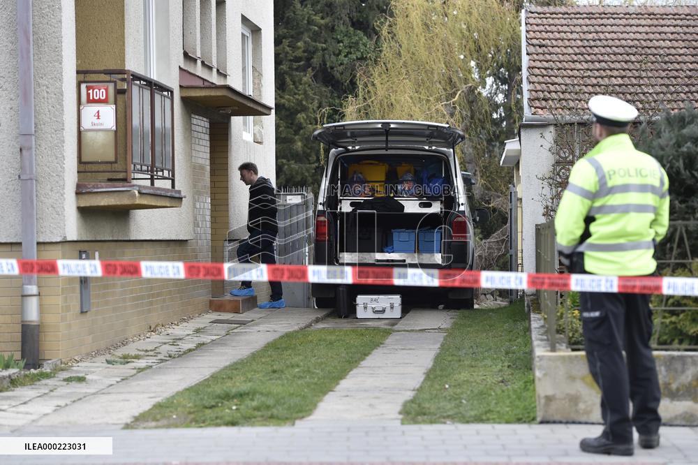 shooting in a house in Ostopovice, crime scene, police officer