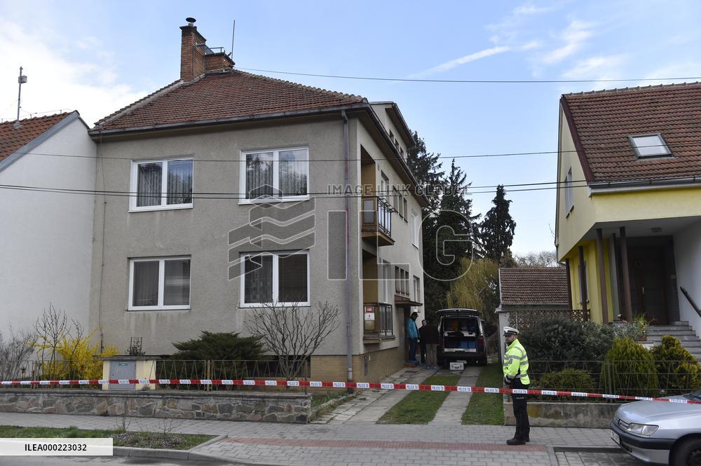 shooting in a house in Ostopovice, crime scene, police officer